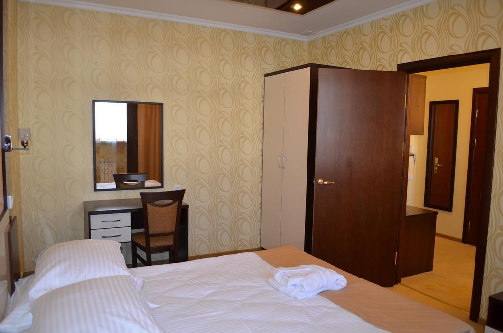 Mereke Hotel Ust-Kamenogorsk Room photo